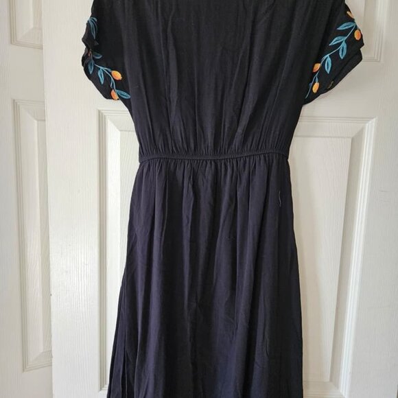 Embroidered dress size small - Picture 5 of 5